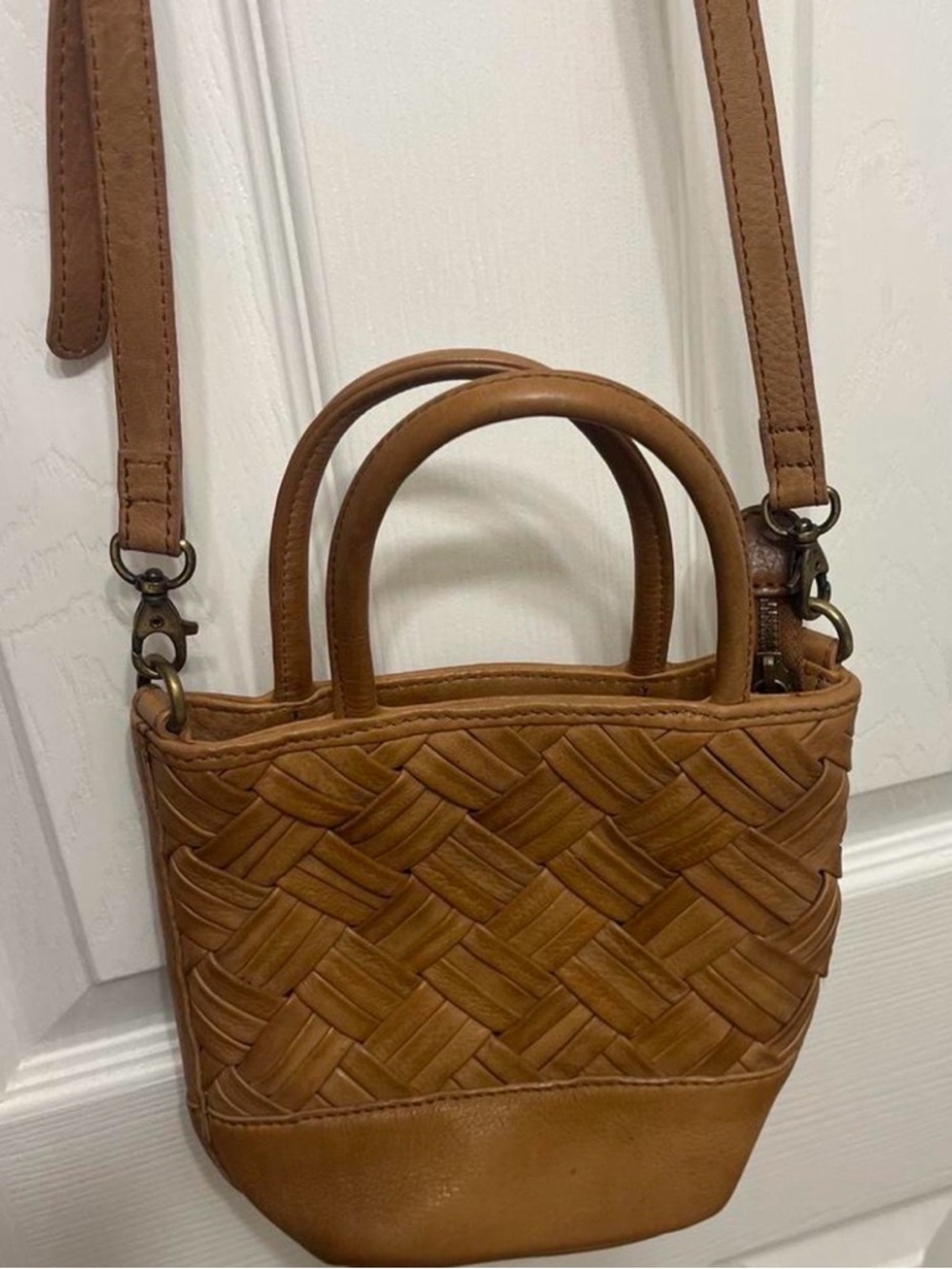Women’s Brown Woven Leather Crossbody Bag with a Braided Textire NWOT